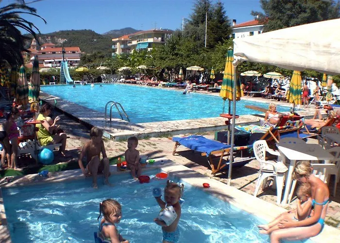 Il Borgo Degli Ulivi بيترا ليغوري
