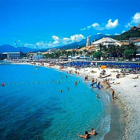 Borgo Degli Ulivi 3* פייטרה ליגורה
