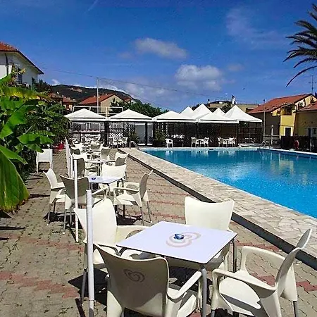 Üdülőközpont Borgo Degli Ulivi 3*