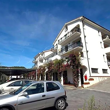 Üdülőközpont Borgo Degli Ulivi 3*