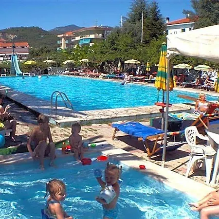 Üdülőközpont Borgo Degli Ulivi
