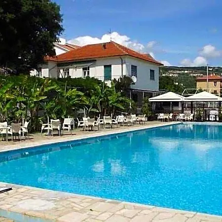 Borgo Degli Ulivi Üdülőközpont Pietra Ligure