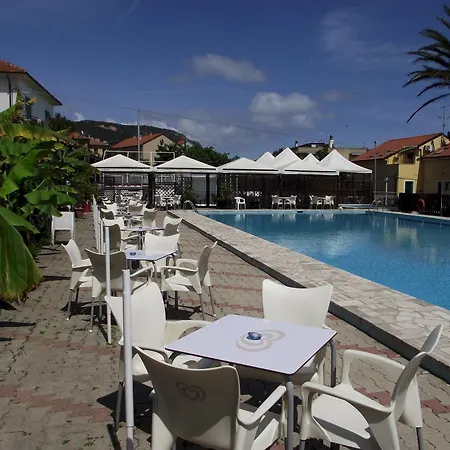 Üdülőközpont Borgo Degli Ulivi 3*
